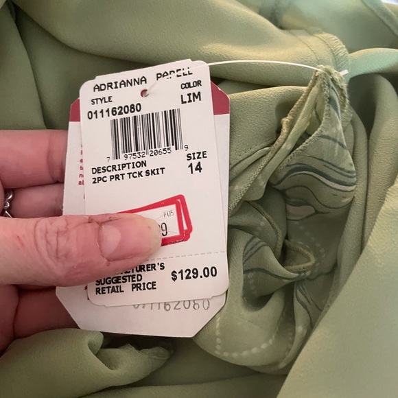 Beautiful Two Piece Set Adrianne Papell Botique - Picture 4 of 8